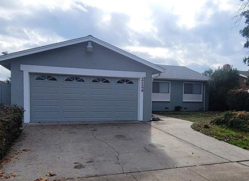 2124 Edgebrook Dr, Modesto, CA 95354-1755