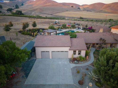 1080 Victorine Rd, Livermore CA  94551-6635 exterior