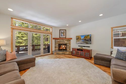 13862 Swiss Ln, Truckee, CA 96161-7117