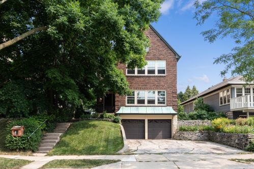 2012 Menlo Blvd, Milwaukee WI  53211-2520 exterior