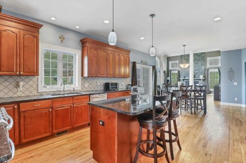 6 Austin Way, Marlborough NY  12542-5539 exterior