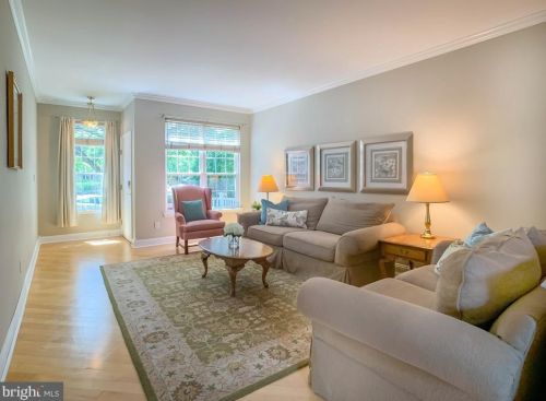 44 Dispatch Dr, Washington Crossing, PA 18977-1162