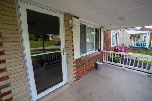 140 Ange Dr, Pittsburgh, PA 15235-3904