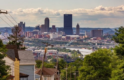 4565 Gladstone St, Pittsburgh, PA 15207-1517