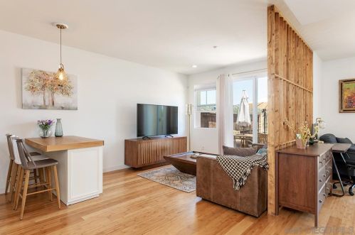 6962 Feldspar Pl, Carlsbad CA  92009-5212 exterior