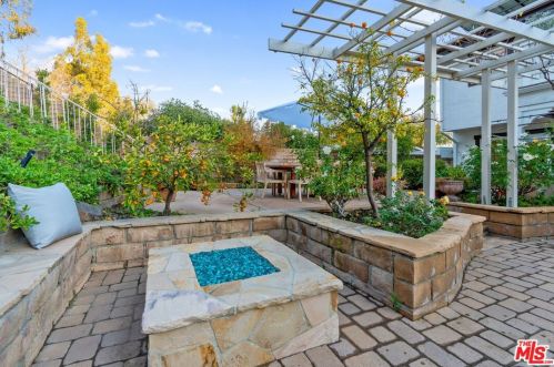 27041 Esward Dr, Calabasas CA  91301-2322 exterior