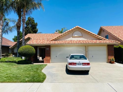 1018 Neal St, Los Banos, CA 93635-5207