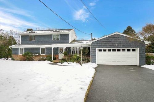 2440 Harbor Ln, Nassau Point, NY 11935-1453