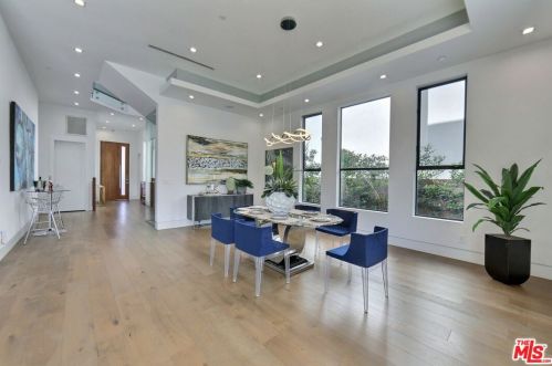 5128 Noble Ave, Van Nuys CA  91403-1376 exterior