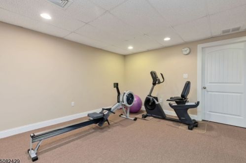 16 Hidden Meadow Dr, Scotch Plains NJ  07076-1158 exterior