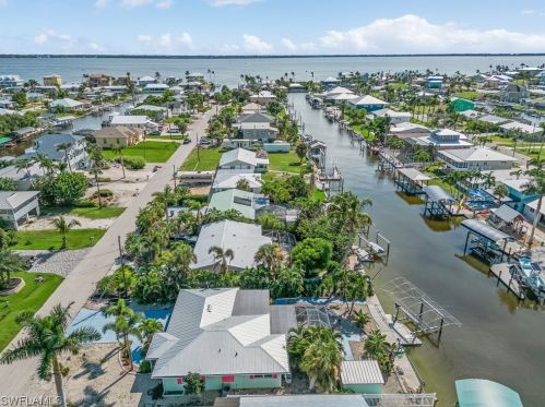 2355 Lemon St, Saint James City FL  33956-2082 exterior