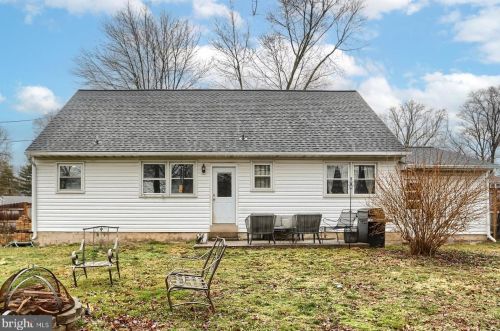 814 Sycamore Dr, Lansdale PA  19446-3128 exterior