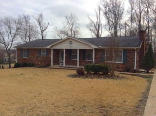 1323 Blythe St, Paris, TN 38242-5004