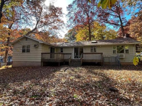 121 Mountain Dr, Wapping, CT 06074-3019