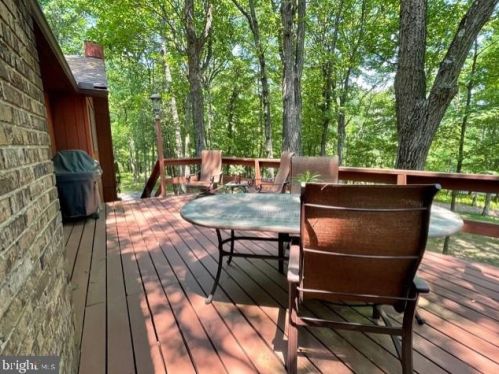 1342 Pin Oak Ln, Slatington, PA 18080-1108