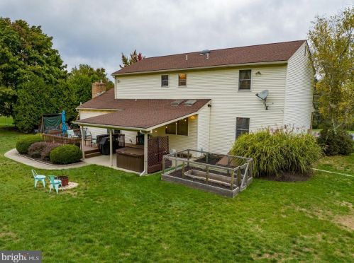 4744 Welby Dr, Schnecksville, PA 18078-2347