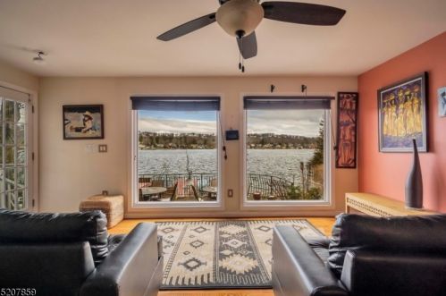 16 Maple Pkwy, Sparta NJ  07871-2011 exterior