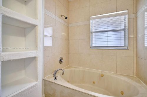 2728 177th Ave, Hollywood FL  33029-5142 exterior