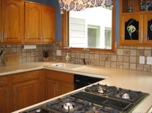 203 Hickory Hill Rd, New Britain CT  06052-1009 exterior