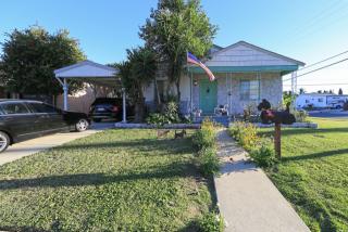 17454 Collins St, Van Nuys CA  91316-1243 exterior