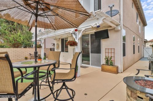 969 Roldan Ave, Simi Valley CA  93065-5667 exterior