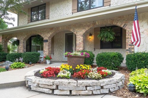 2755 Everest Ln, Minneapolis, MN 55447-1714