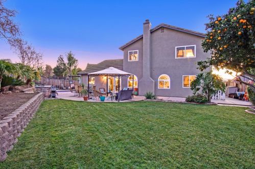 2190 Spruce Dr, Hollister, CA 95023-7523