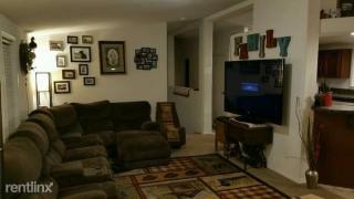 13832 Cottonwood St, Williston ND  58801-8965 exterior