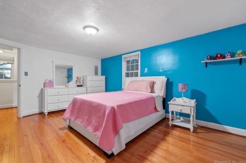 64 Turnbull Rd, Manchester CT  06042-2833 exterior