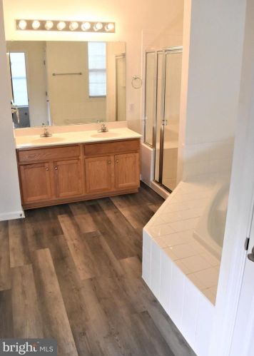 6807 Sabbarton Pl, Gainesville VA  20155-6226 exterior