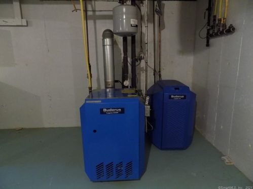 282 Hayden Sta Rd, Windsor CT 06095-1407 exterior