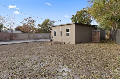 449 Pine St, Modesto CA  95351-2552 exterior