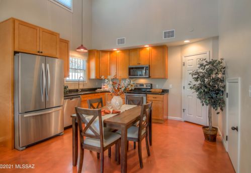 1040 Arizona Ave, Tucson AZ 85705-7712 exterior