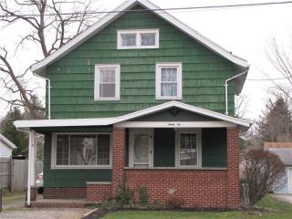 92 Center St, Seville, OH 44273-9509