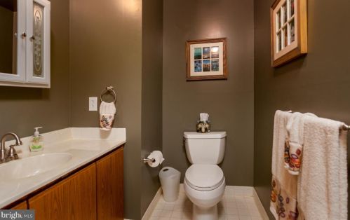 403 Stratford Ct, Lansdale PA  19446-6374 exterior