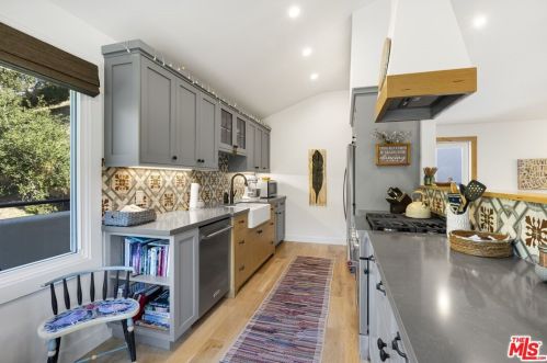 1316 Topanga Canyon Blvd, Topanga CA  90290-4271 exterior