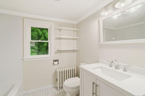 1025 Peekskill Hollow Rd, Tompkins Corners NY  10579-1715 exterior