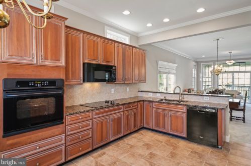 15573 Alderbrook Dr, Haymarket VA  20169-6130 exterior