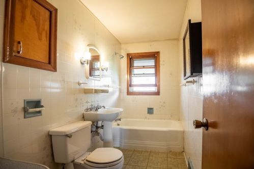 1099 Haig St, Hermitage PA  16146-2856 exterior