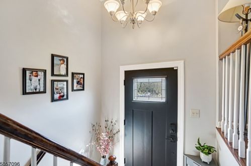 19 Witherspoon St, White House Station, NJ 08889-3911