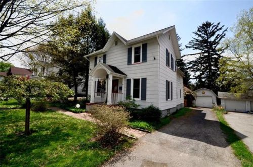 6 Prospect St, Fairport, NY 14450-1320