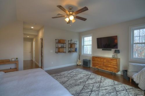 180 Briar Hill Rd, Groton CT  06340-2652 exterior