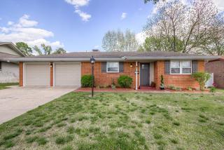 818 Crestland Dr, Bartlesville, OK 74006-8833