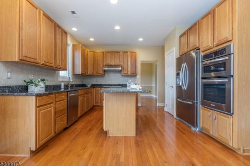 10 Providence Dr, Flemington NJ  08822-3447 exterior