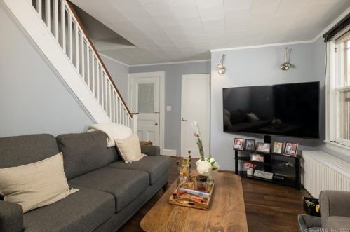 21 Mulberry St, Stamford, CT 06907-1710