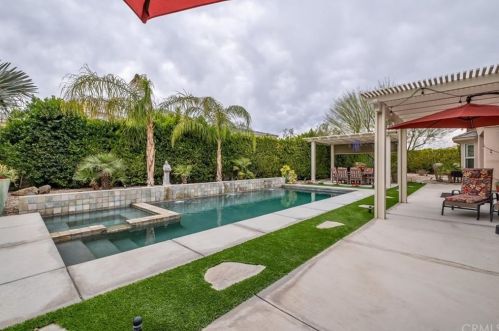 15 Napoleon Rd, Rancho Mirage CA  92270-2715 exterior