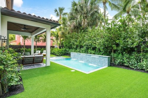 220 Argyle Rd, West Palm Beach FL  33405-1606 exterior