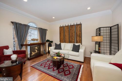 7226 Lyndam Hill Cir, Lorton VA  22079-4509 exterior