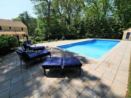 28 Little Harbor Rd, Mount Sinai NY  11766-1208 exterior