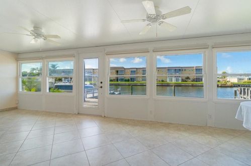 192 Boca Ciega Pt Blvd, Saint Petersburg FL  33708-2738 exterior